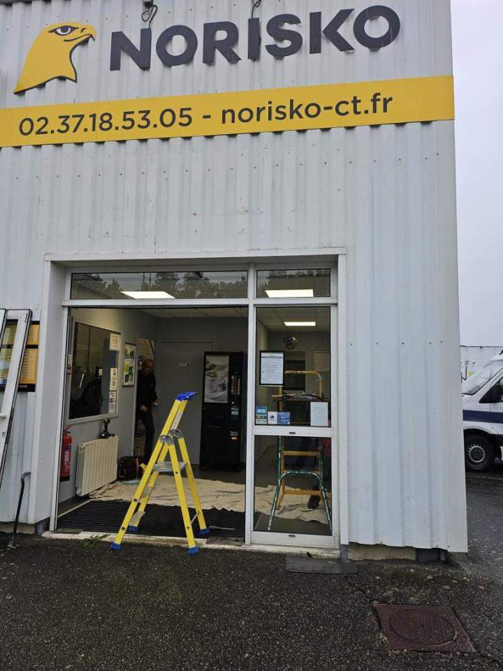 Pose de porte en PVC Voisins-le-Bretonneux