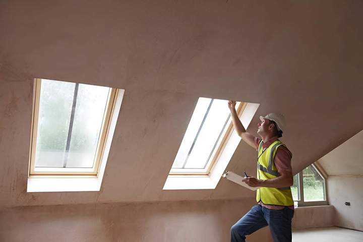 Pose professionnelle de fenêtres de toit de marque VELUX